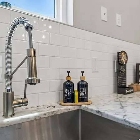 Holiday home Chic Near Downtown Sleeps 14 Nashville