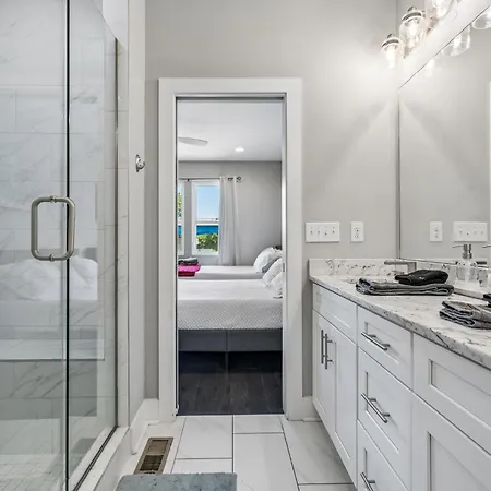Chic Near Downtown Sleeps 14 * Nashville