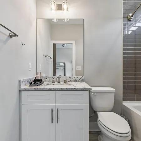 Chic Near Downtown Sleeps 14 Holiday home Nashville