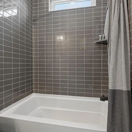 Chic Near Downtown Sleeps 14 Holiday home Nashville