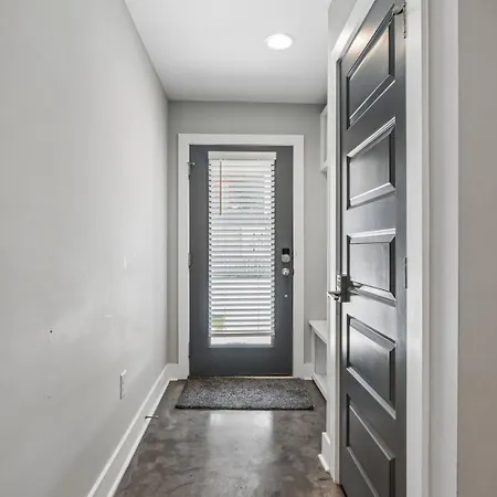 Chic Near Downtown Sleeps 14