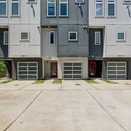 Chic Near Downtown Sleeps 14 * Nashville