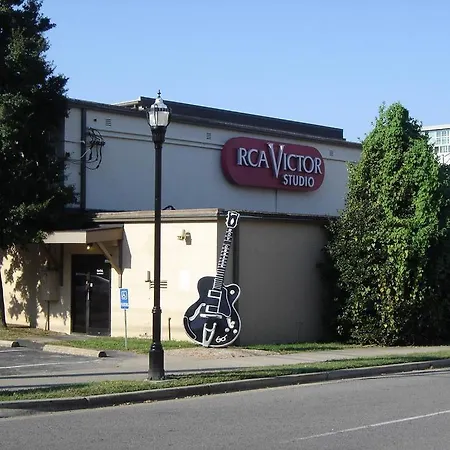 Three King With Pool Gym Balcony & Garage Right On Music Row Downtown Views From Rooftop Walk To Rca B & Local Dining Under 2 Miles To Broadway Elevator Access 24 Hr Hospitality * Nashville