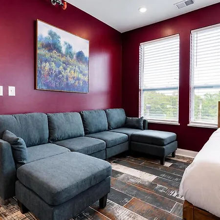 Apartment Gallant Glass 4br Floor Walk To Vandy!