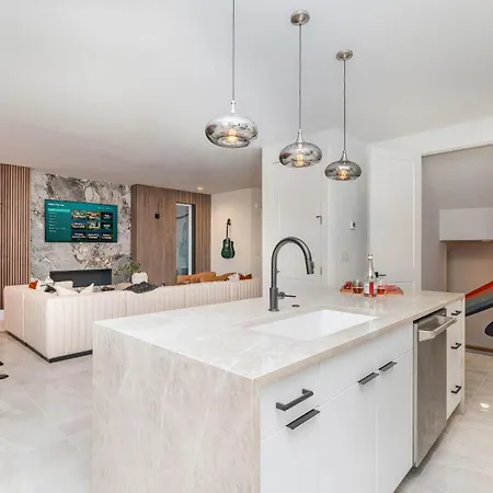 Elevator With Rooftop Hot Tub & Spacious Yard *