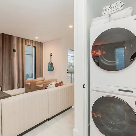 Elevator With Rooftop Hot Tub & Spacious Yard Nashville