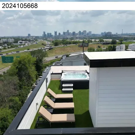 Elevator With Rooftop Hot Tub & Spacious Yard