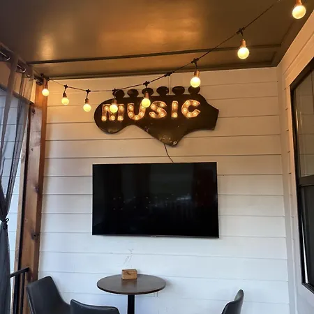 Steelynash - Pittsburgh Grit Meets Twang Holiday home Nashville