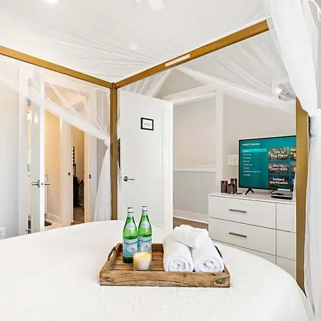 Private With Rooftop Game Near Downtown Holiday home Nashville