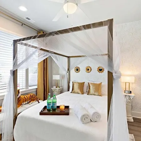 Private With Rooftop Game Near Downtown Holiday home Nashville