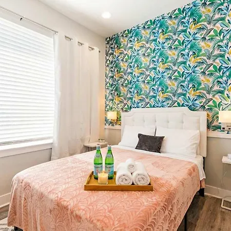 Private With Rooftop Game Near Downtown Holiday home Nashville