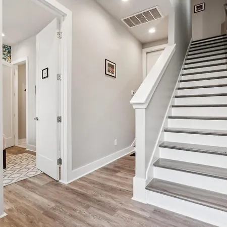 Holiday home Private With Rooftop Game Near Downtown