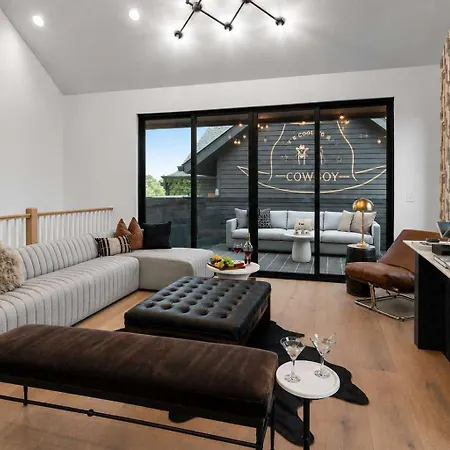 Holiday home The Modern Cowboy - Rooftop On Music Row *