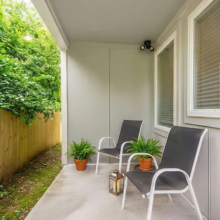 Holiday home Rooftop Views & Patio Lounge Near Downtown