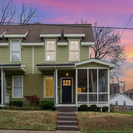 Rhythm & Rest Group With Grill & Cozy Fireplace Nashville