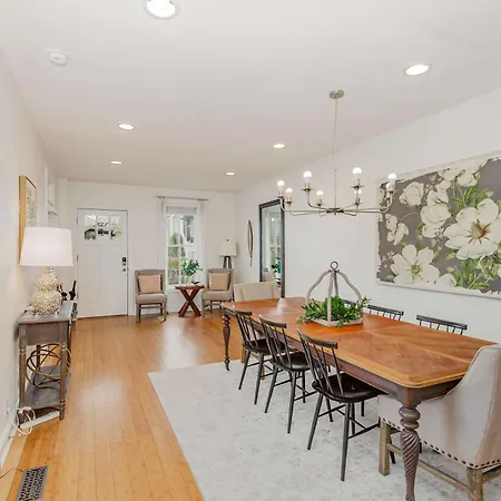 Rhythm & Rest Group With Grill & Cozy Fireplace
