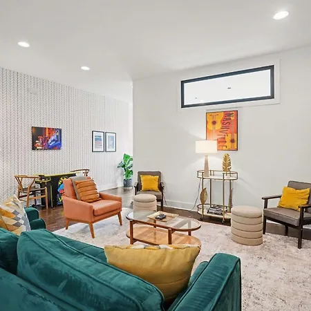 Holiday home Modern Townhome W Rooftop Views Near Broadway