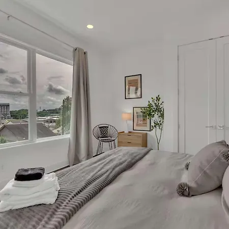Modern Townhome W Rooftop Views Near Broadway Holiday home Nashville