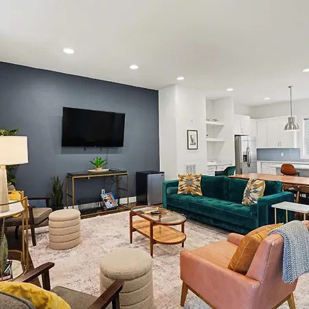 Modern Townhome W Rooftop Views Near Broadway Nashville