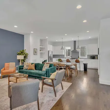 Modern Townhome W Rooftop Views Near Broadway Holiday home *
