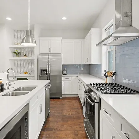Holiday home Modern Townhome W Rooftop Views Near Broadway *
