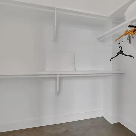 Modern Townhome W Rooftop Views Near Broadway Nashville