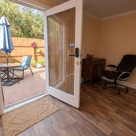 Cozy Private In Quiet Neighborhood Guest house
