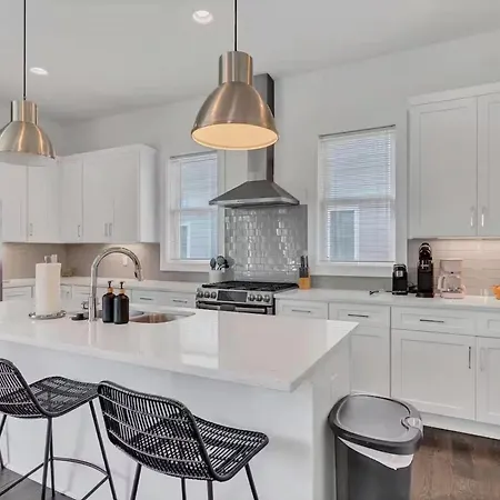 Trendy Townhome W Rooftop Views Near Broadway * Nashville