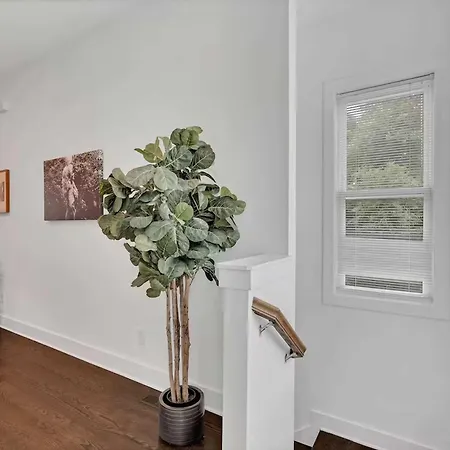 Holiday home Stylish Townhome W Rooftop Views Near Broadway Nashville