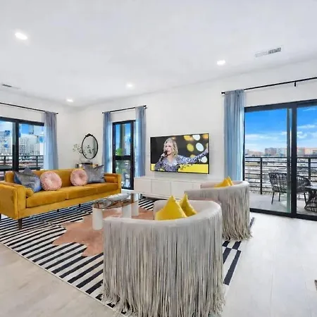 Hyve-anthem-private Balconies-walk To Broadway Holiday home