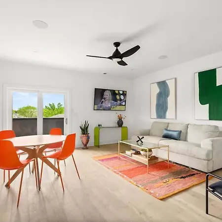 Modern Palette - Private Patio - Mins To Broadway Holiday home