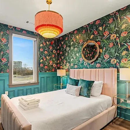 Holiday home Petal & Palm-rooftop Patio & Gym-mins To Broadway