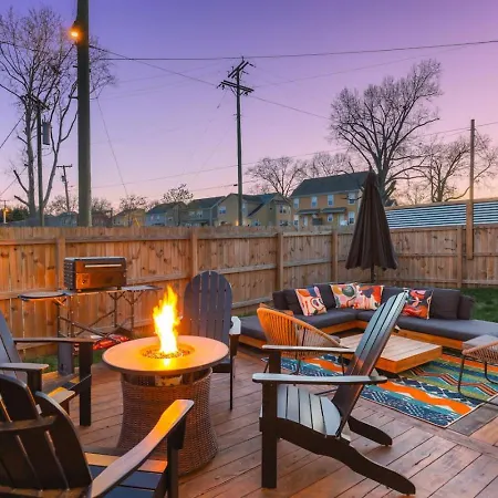 Amazing Backyard Only 2 Miles To Downtown With Sauna And Firepit Holiday home *