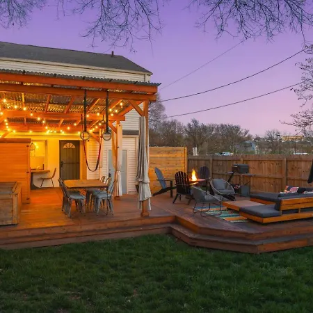 Holiday home Amazing Backyard Only 2 Miles To Downtown With Sauna And Firepit *