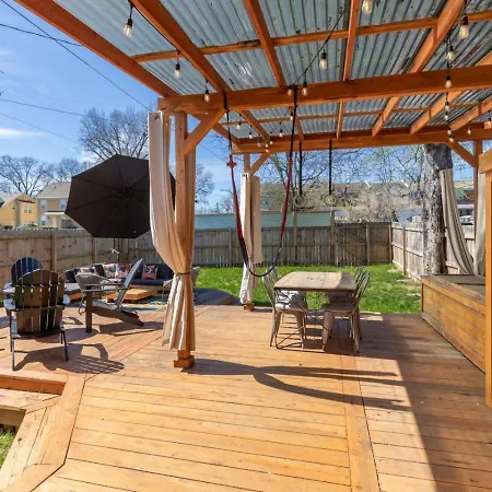 Amazing Backyard Only 2 Miles To Downtown With Sauna And Firepit *