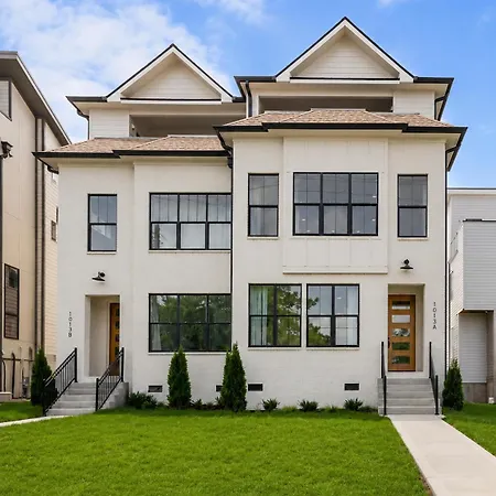 12 South With Rooftop Sauna And Wet Bar With 2 Car Garage Holiday home