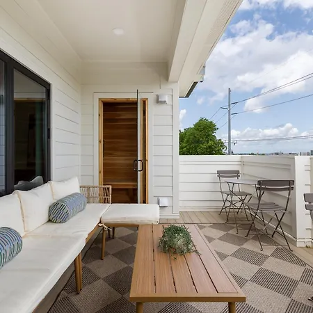12 South With Rooftop Sauna And Wet Bar With 2 Car Garage