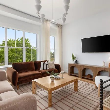 12 South With Rooftop Sauna And Wet Bar With 2 Car Garage Holiday home