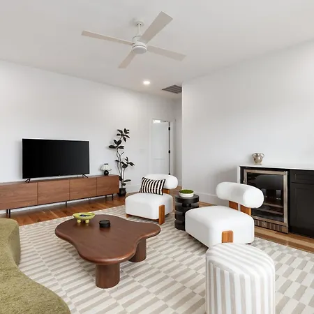 12 South With Rooftop Sauna And Wet Bar With 2 Car Garage *