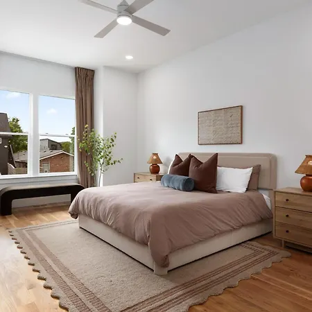 12 South With Rooftop Sauna And Wet Bar With 2 Car Garage Holiday home