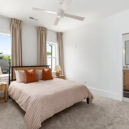 Holiday home 12 South With Rooftop Sauna And Wet Bar With 2 Car Garage