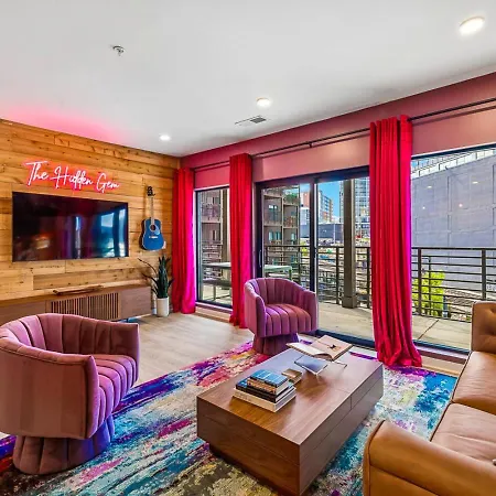 Walk To Broadway From The Hidden Gem With Pool Gym And Holiday home *