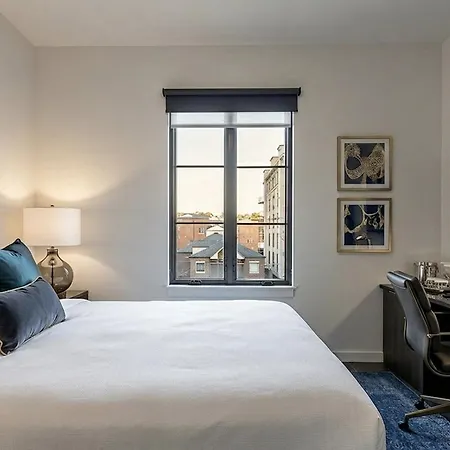 Hotel The 121