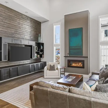 Germantown Stunner With A Skyline View Rooftop And Private Garage Holiday home Nashville