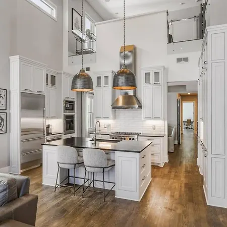 Germantown Stunner With A Skyline View Rooftop And Private Garage *