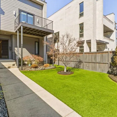 Germantown Stunner With A Skyline View Rooftop And Private Garage Holiday home *