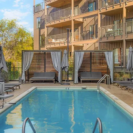 With Pool Balcony And Garage Walk To Downtown Broadway *