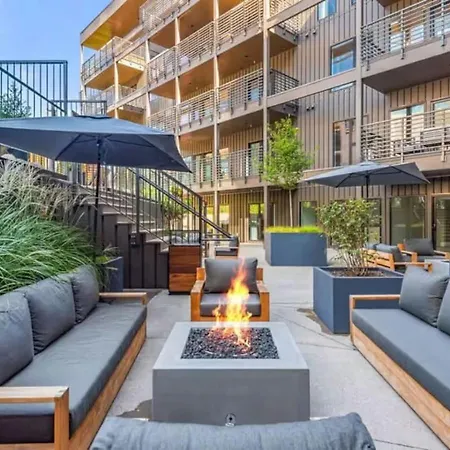 With Pool Balcony And Garage Walk To Downtown Broadway Holiday home Nashville