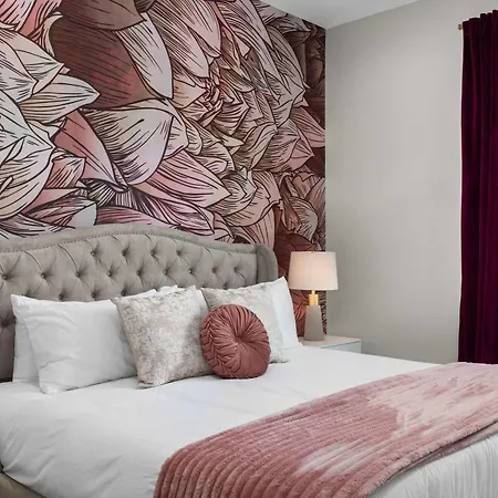 The Wild Rose House - Brand New - Skyline Views Holiday home