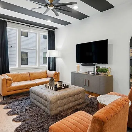 Holiday home Rooftop Rendezvous - Sleeps 12 Rooftop Near Dt *
